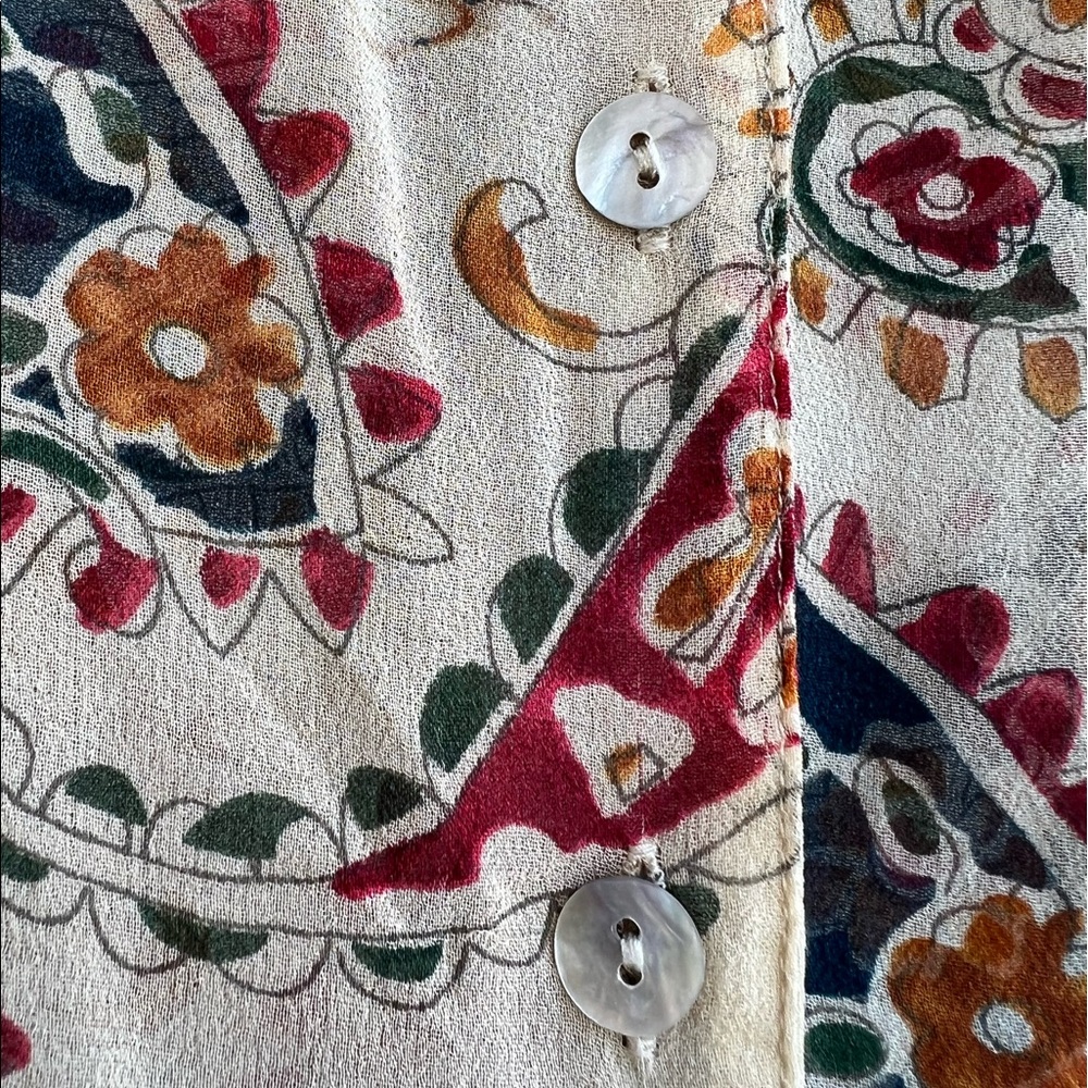 100% silk ,mother of pearl buttons blouse-sheer - Picture 2 of 4
